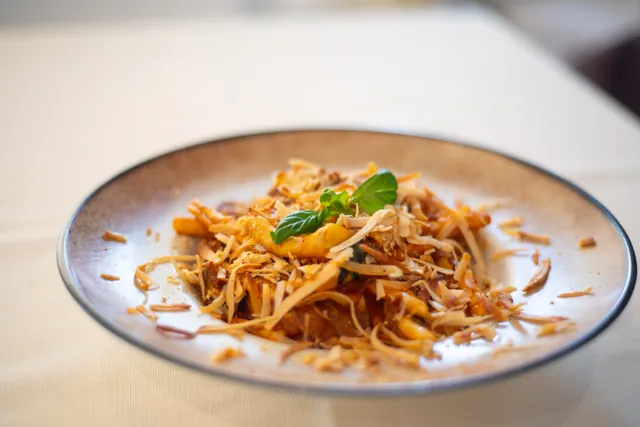 Maccheroni alla Norma con melanzane fritte e ricotta salata