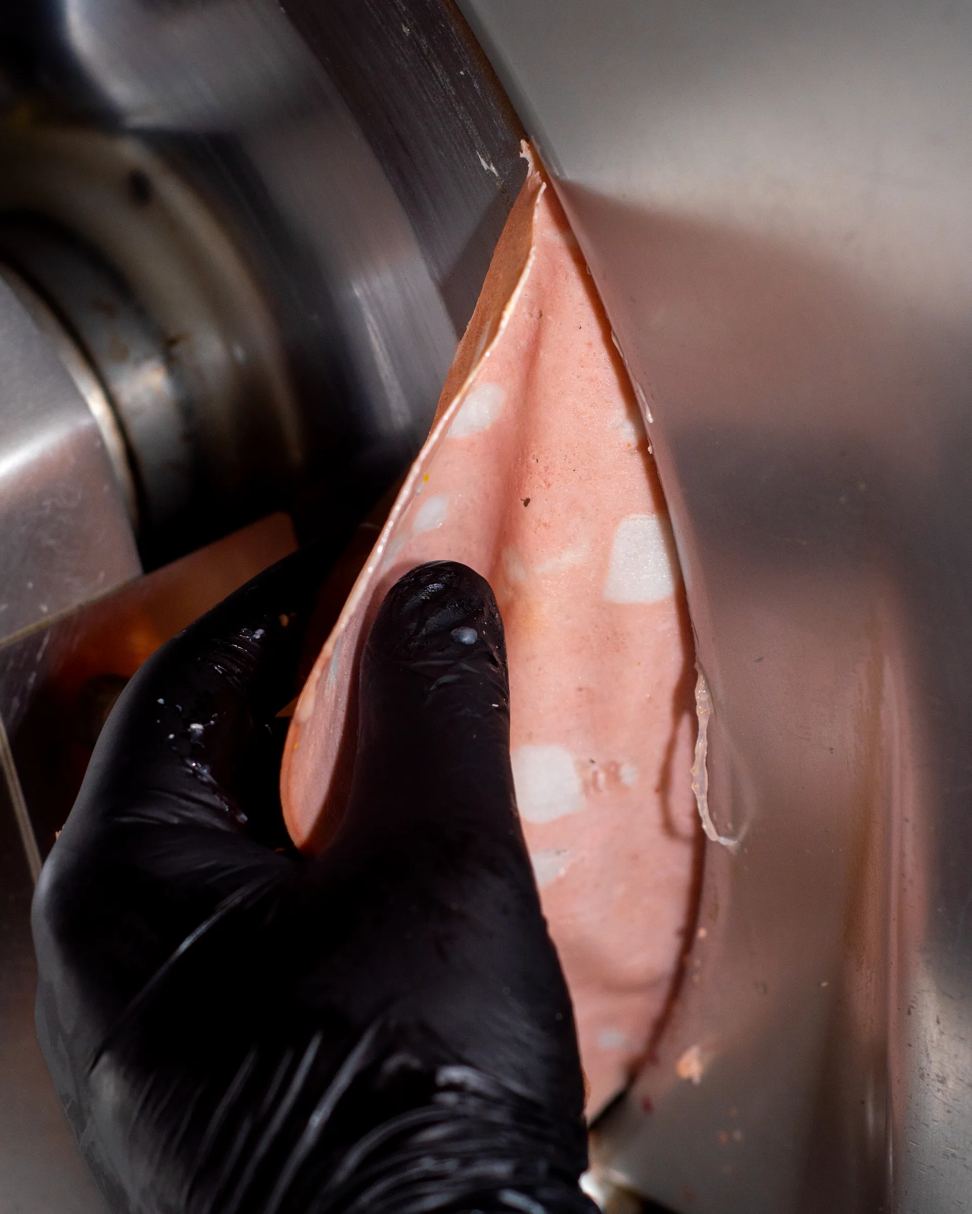 Mortadella tagliata all'affettatrice