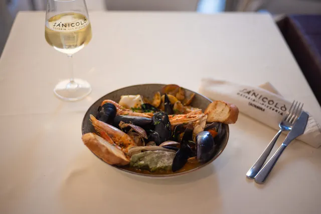 Zuppa di cozze nel suo brodo